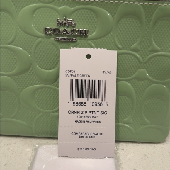 Wristlet in Signature leather with Heart charm 💖 - Picture 6 of 7